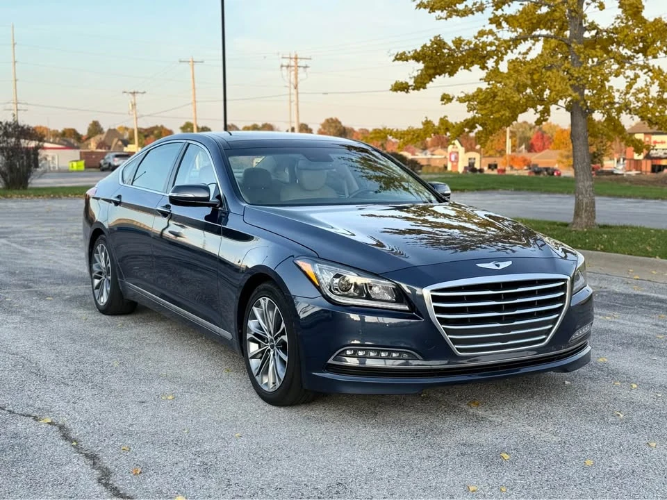 2016 Hyundai Genesis - Image 2 of 19