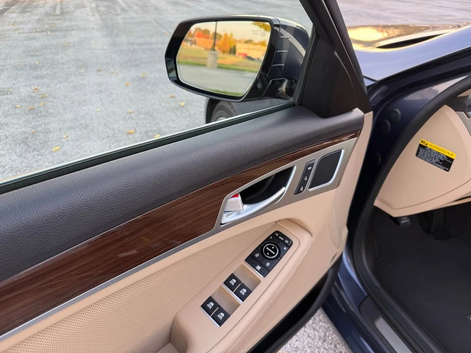 2016 Hyundai Genesis - Image 16 of 19