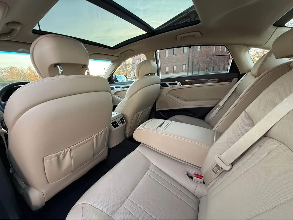 2016 Hyundai Genesis - Image 9 of 19