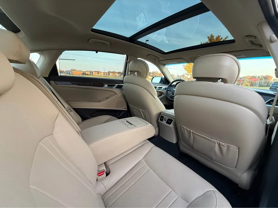 2016 Hyundai Genesis - Image 11 of 19