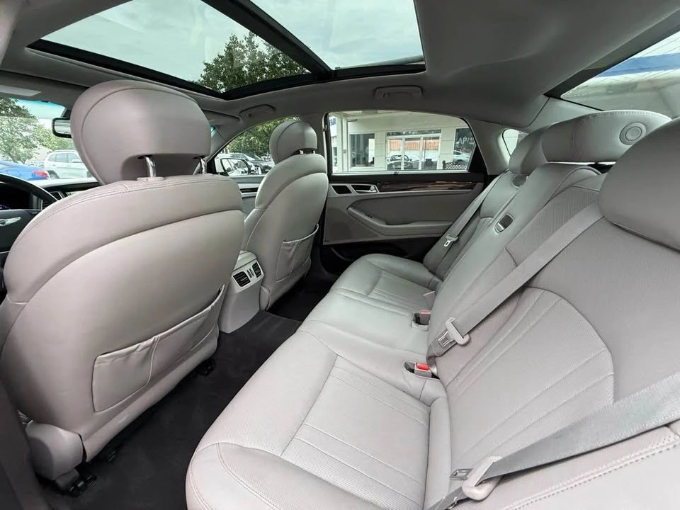 2016 Hyundai Genesis - Image 10 of 13