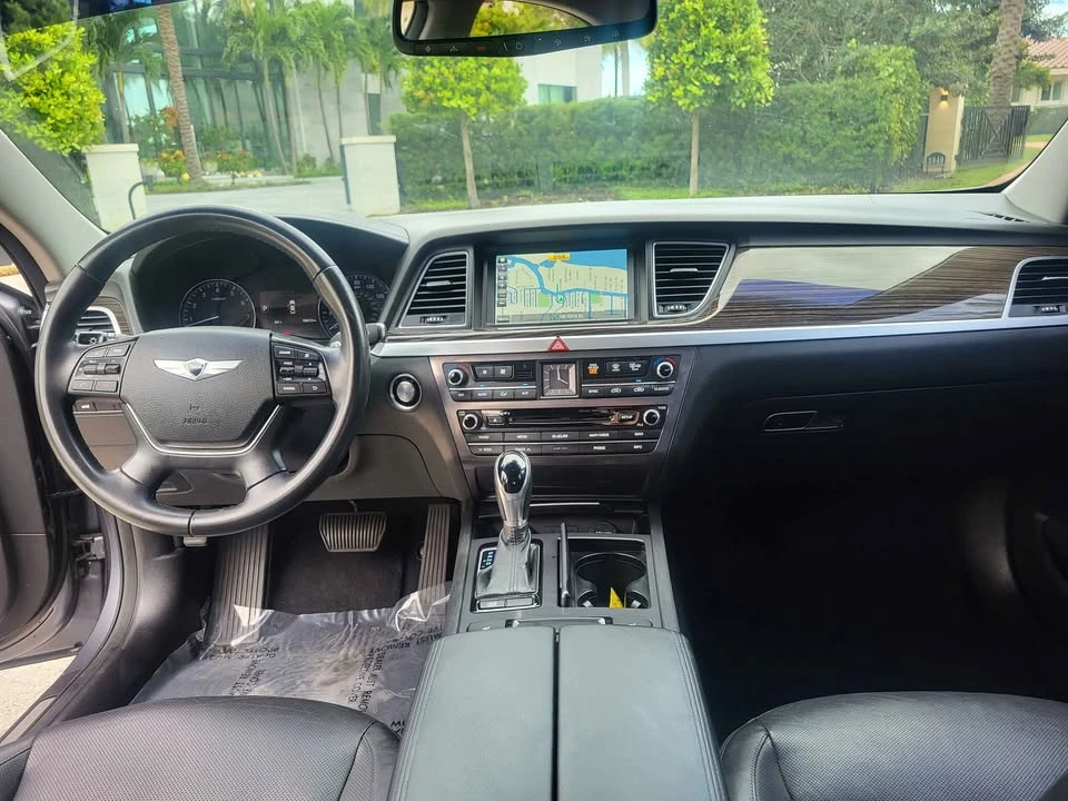2016 Hyundai Genesis - Image 8 of 11