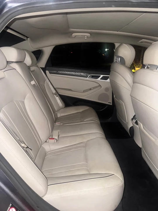 2016 Hyundai Genesis - Image 9 of 10