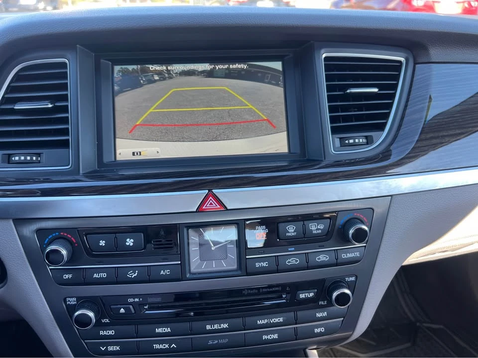 2016 Hyundai Genesis - Image 14 of 17