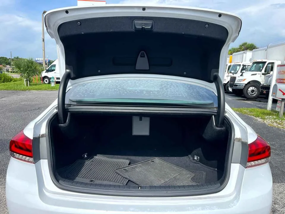 2016 Hyundai Genesis - Image 15 of 15