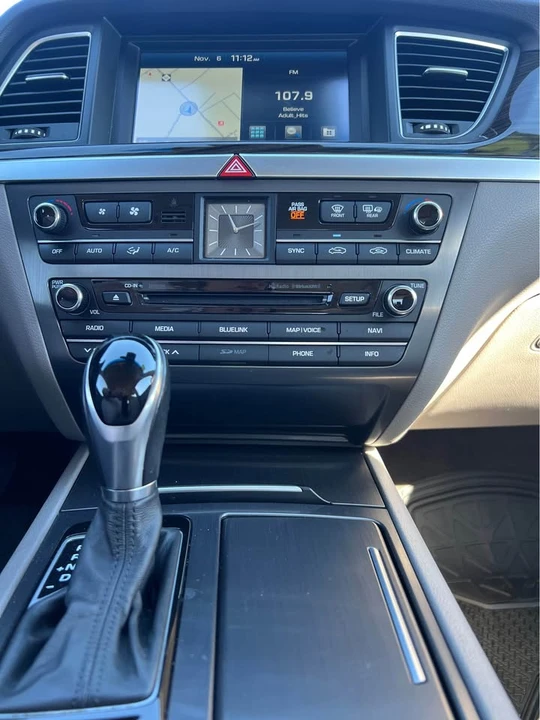 2016 Hyundai Genesis - Image 13 of 17