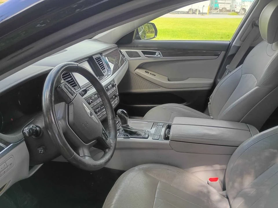 2016 Hyundai Genesis - Image 8 of 10