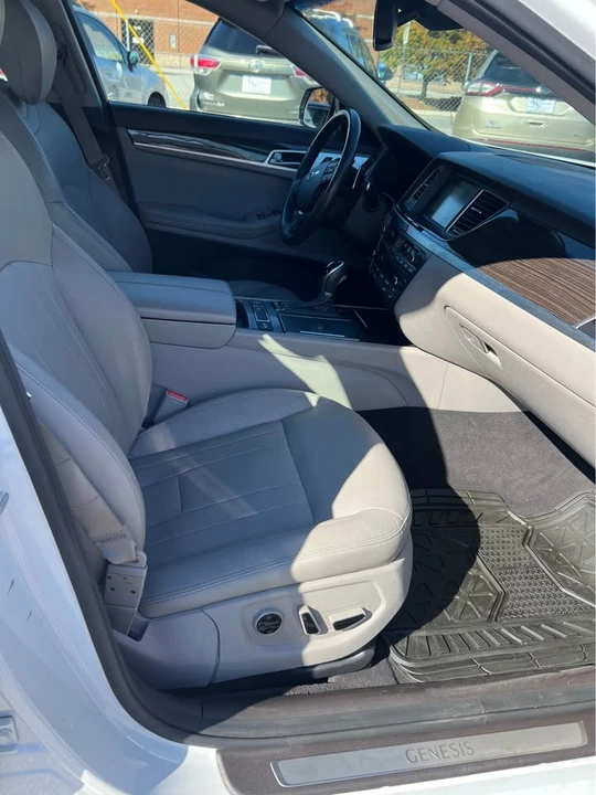 2016 Hyundai Genesis - Image 11 of 17