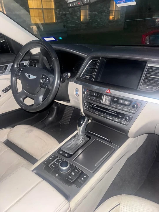2016 Hyundai Genesis - Image 8 of 10