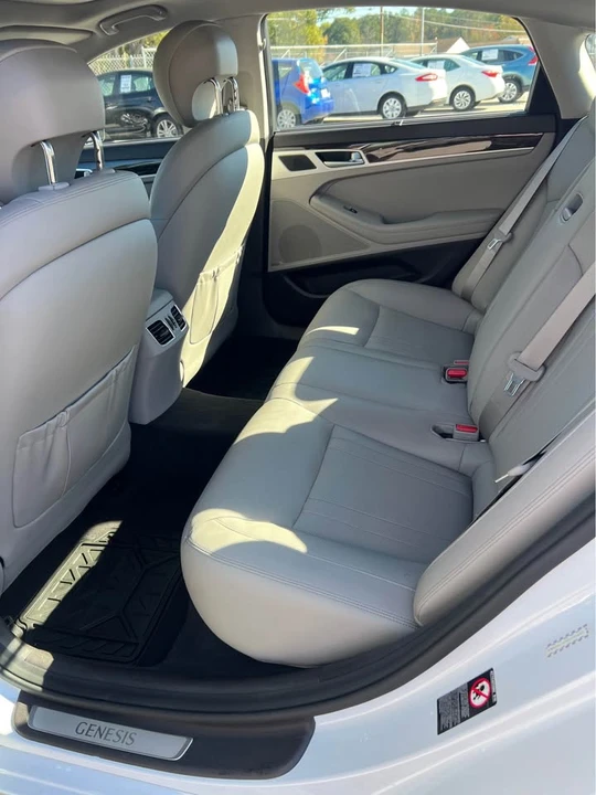 2016 Hyundai Genesis - Image 9 of 17