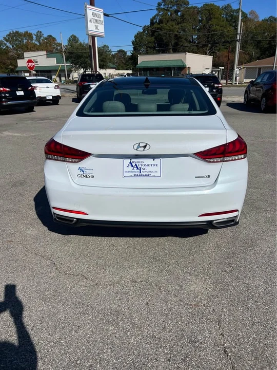 2016 Hyundai Genesis - Image 4 of 17