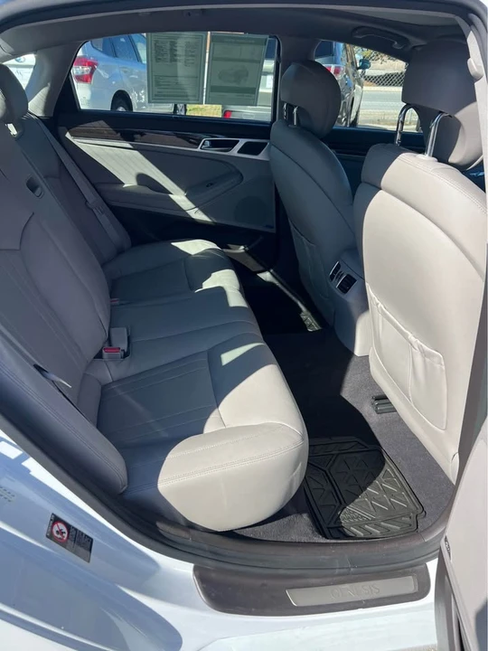 2016 Hyundai Genesis - Image 10 of 17