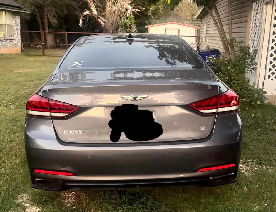 2016 Hyundai Genesis - Image 4 of 10