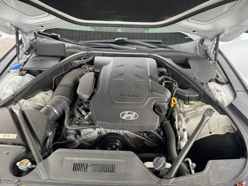 2016 Hyundai Genesis - Image 17 of 18