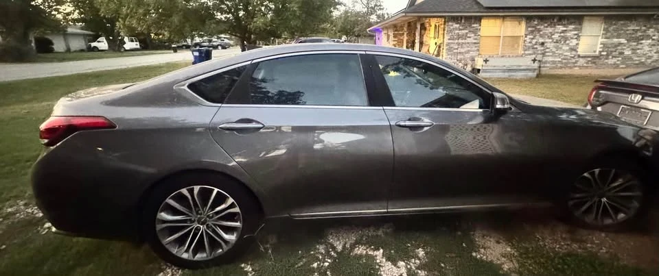 2016 Hyundai Genesis - Image 2 of 10