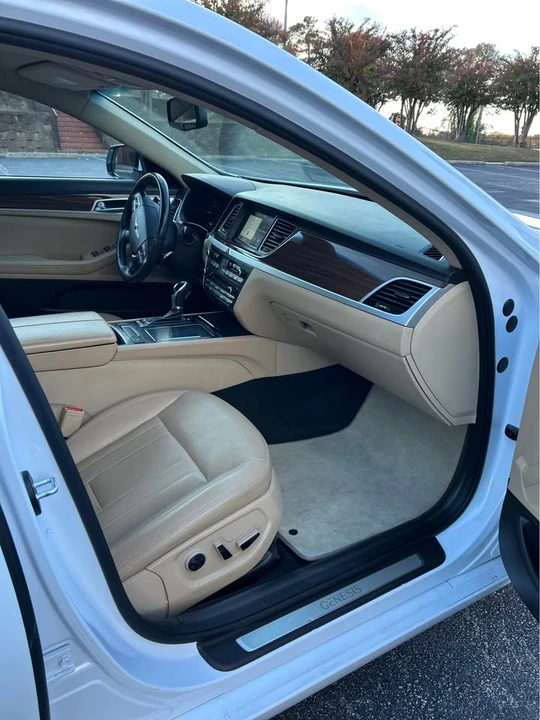 2016 Hyundai Genesis - Image 8 of 12