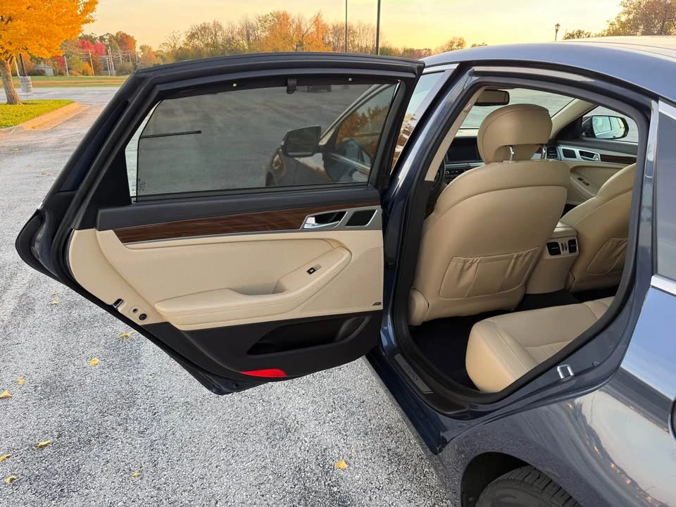 2016 Hyundai Genesis - Image 11 of 19