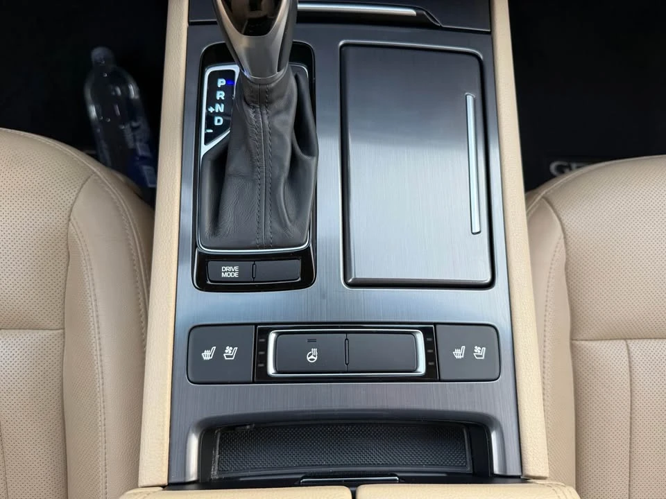 2016 Hyundai Genesis - Image 18 of 19