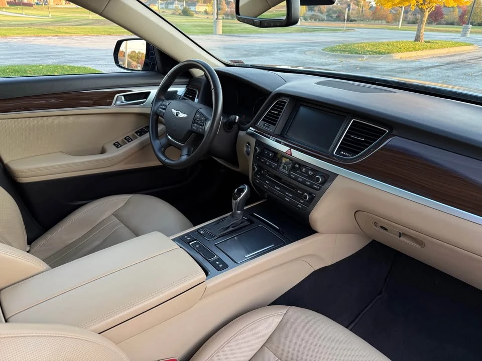 2016 Hyundai Genesis - Image 16 of 19