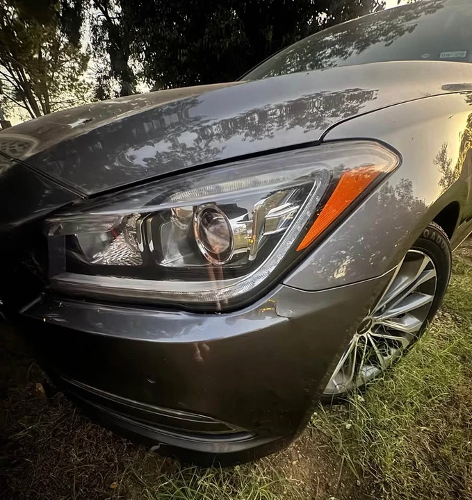 2016 Hyundai Genesis - Image 5 of 10