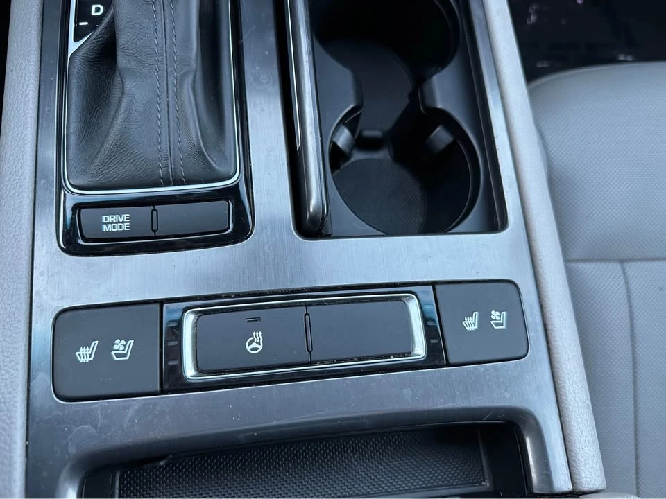 2016 Hyundai Genesis - Image 19 of 19