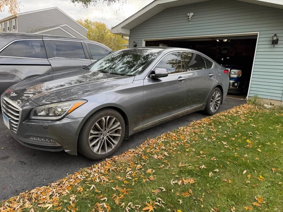 2016 Hyundai Genesis - Image 2 of 5