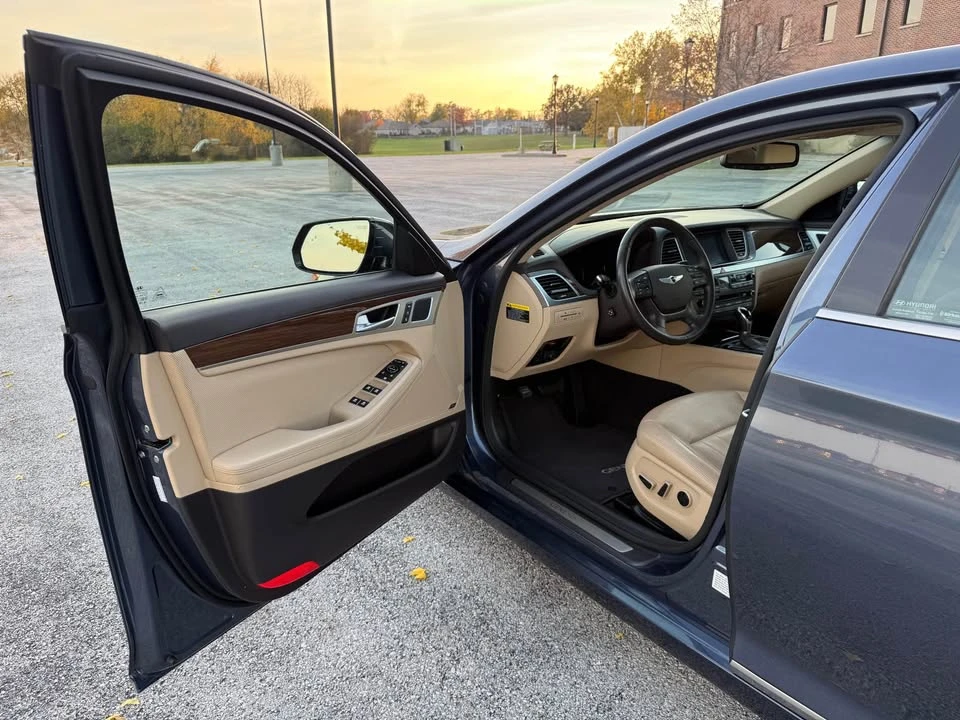 2016 Hyundai Genesis - Image 10 of 19