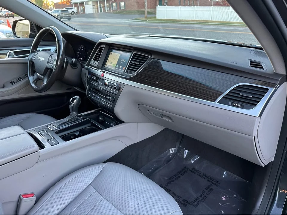 2016 Hyundai Genesis - Image 9 of 19