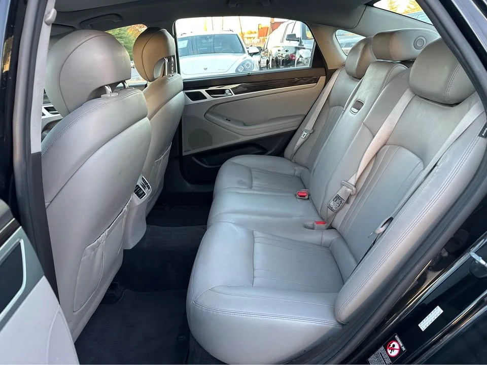 2016 Hyundai Genesis - Image 13 of 19