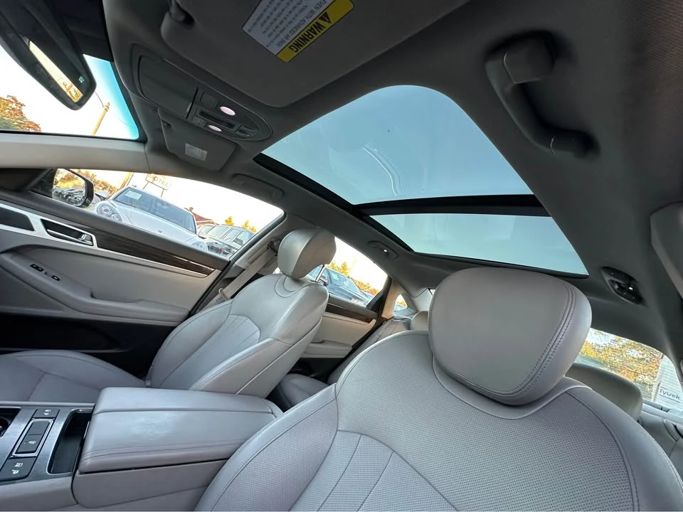 2016 Hyundai Genesis - Image 16 of 19