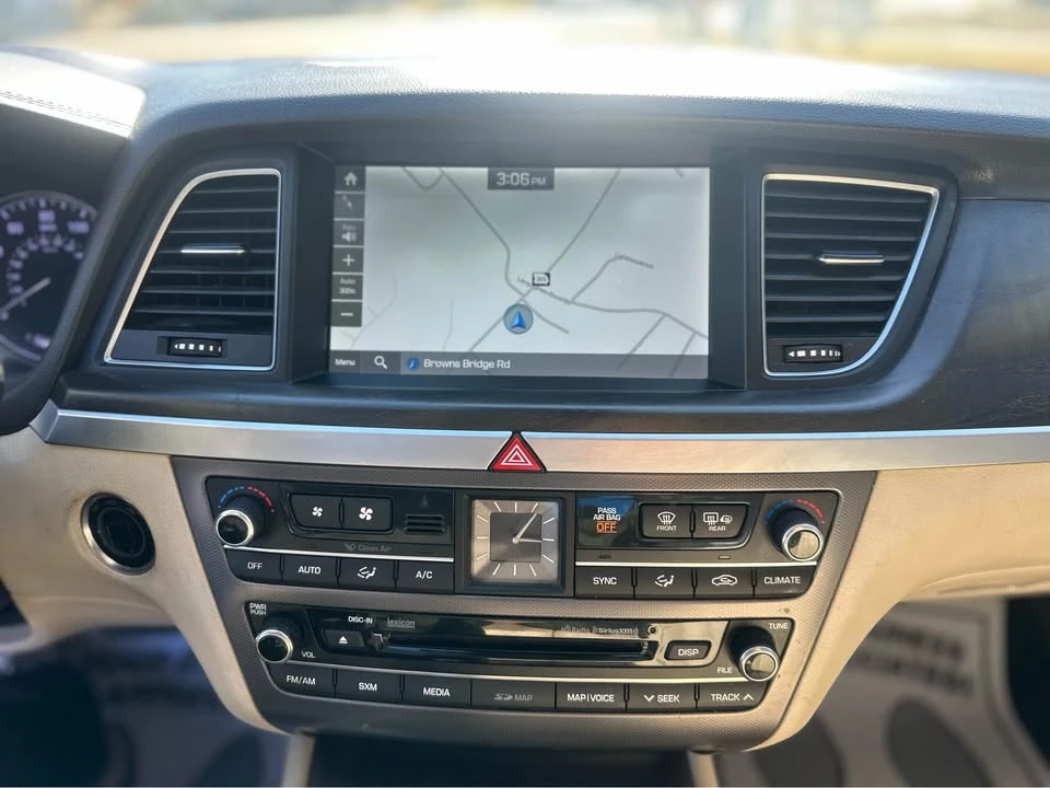 2016 Hyundai Genesis - Image 17 of 19
