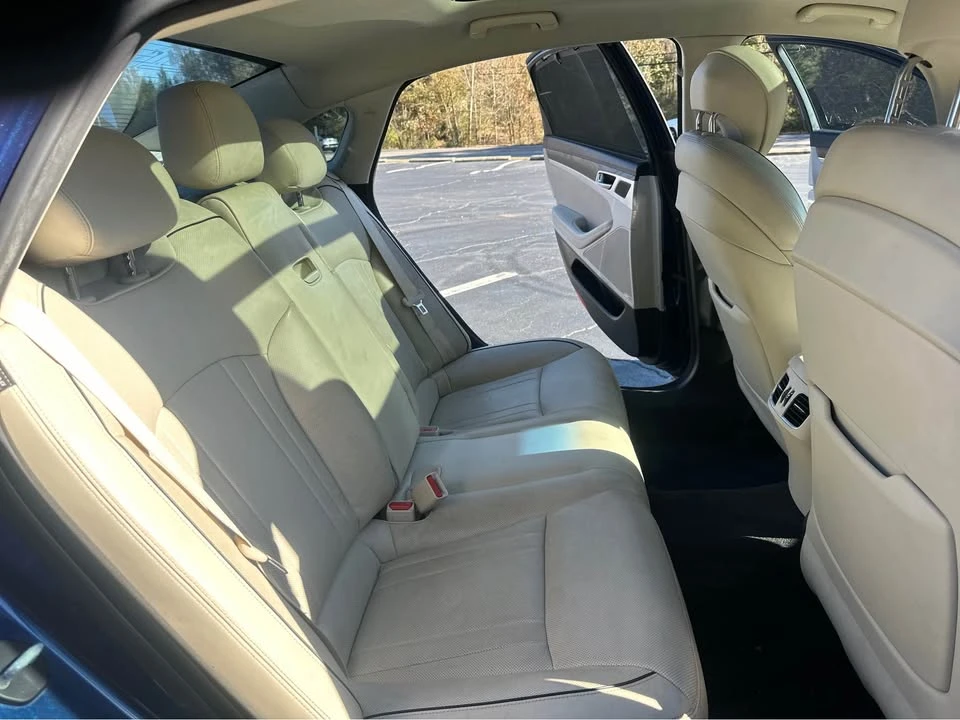2016 Hyundai Genesis - Image 14 of 19