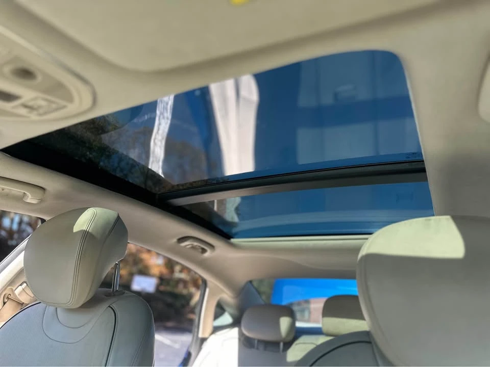 2016 Hyundai Genesis - Image 11 of 19