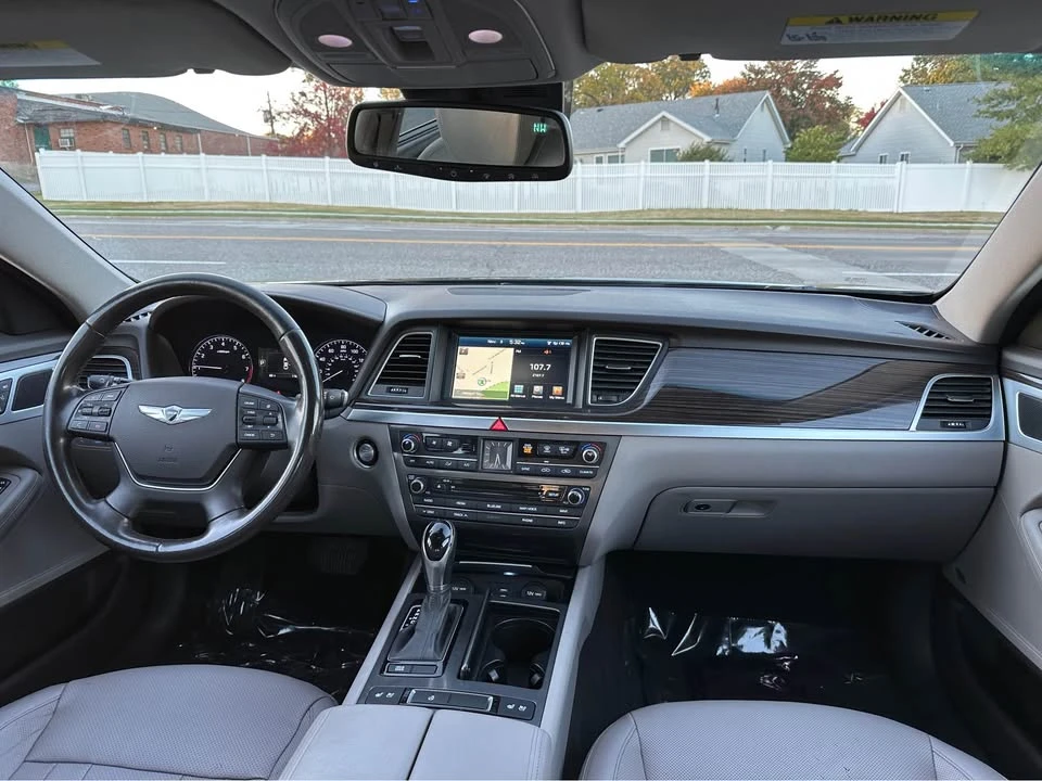 2016 Hyundai Genesis - Image 11 of 19