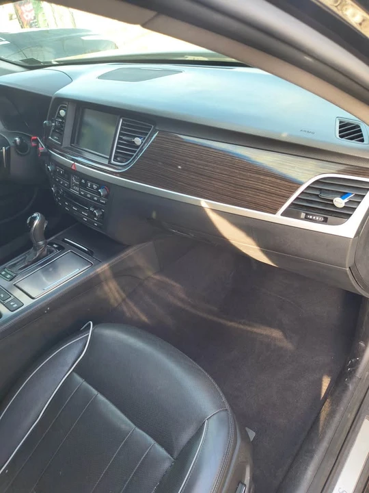 2016 Hyundai Genesis - Image 8 of 11