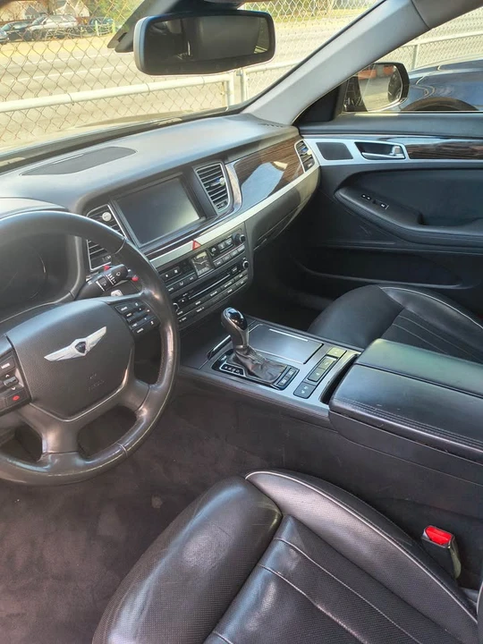 2016 Hyundai Genesis - Image 7 of 11