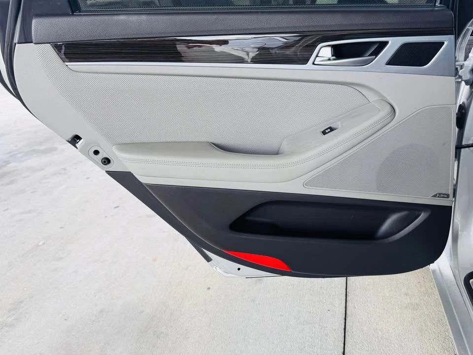 2016 Hyundai Genesis - Image 14 of 20