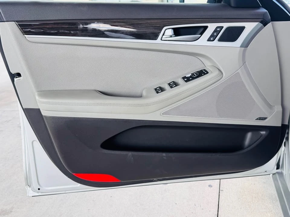 2016 Hyundai Genesis - Image 10 of 20