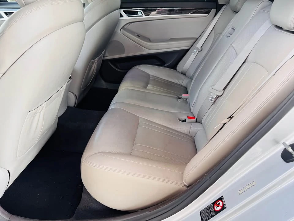 2016 Hyundai Genesis - Image 15 of 20