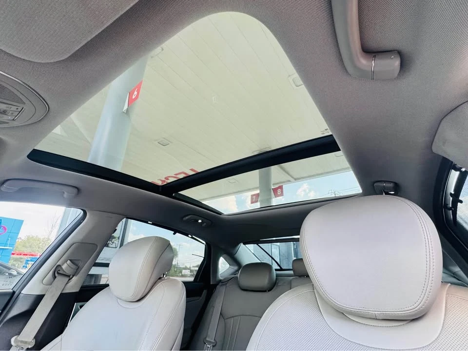 2016 Hyundai Genesis - Image 16 of 20