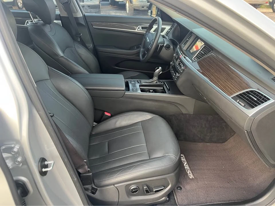 2016 Hyundai Genesis - Image 5 of 20