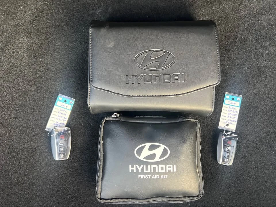 2016 Hyundai Genesis - Image 19 of 20