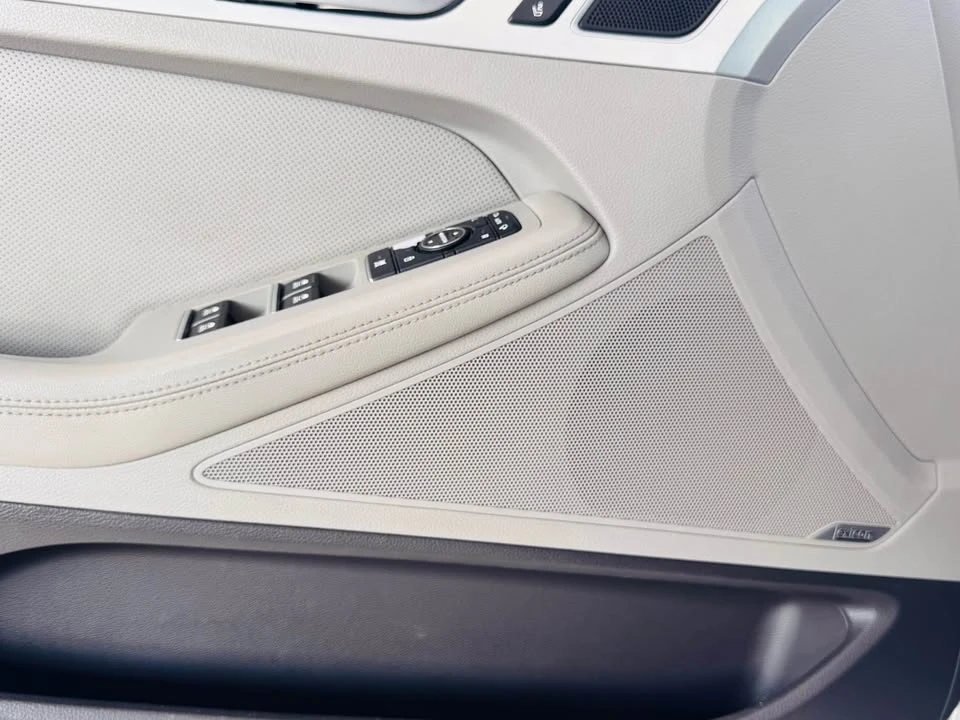 2016 Hyundai Genesis - Image 11 of 20