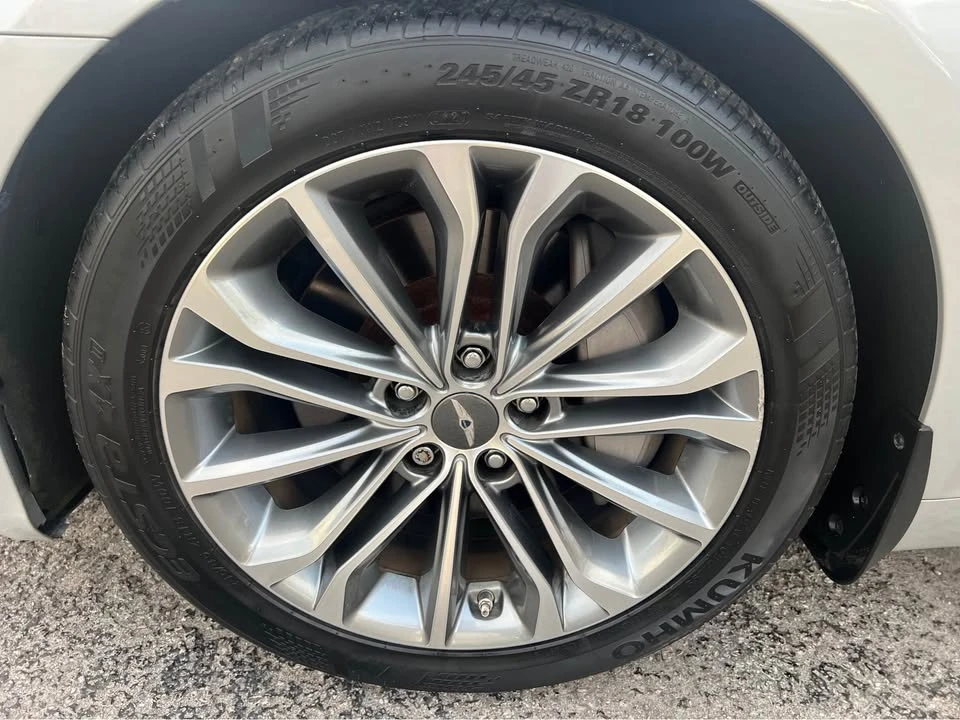 2016 Hyundai Genesis - Image 18 of 20