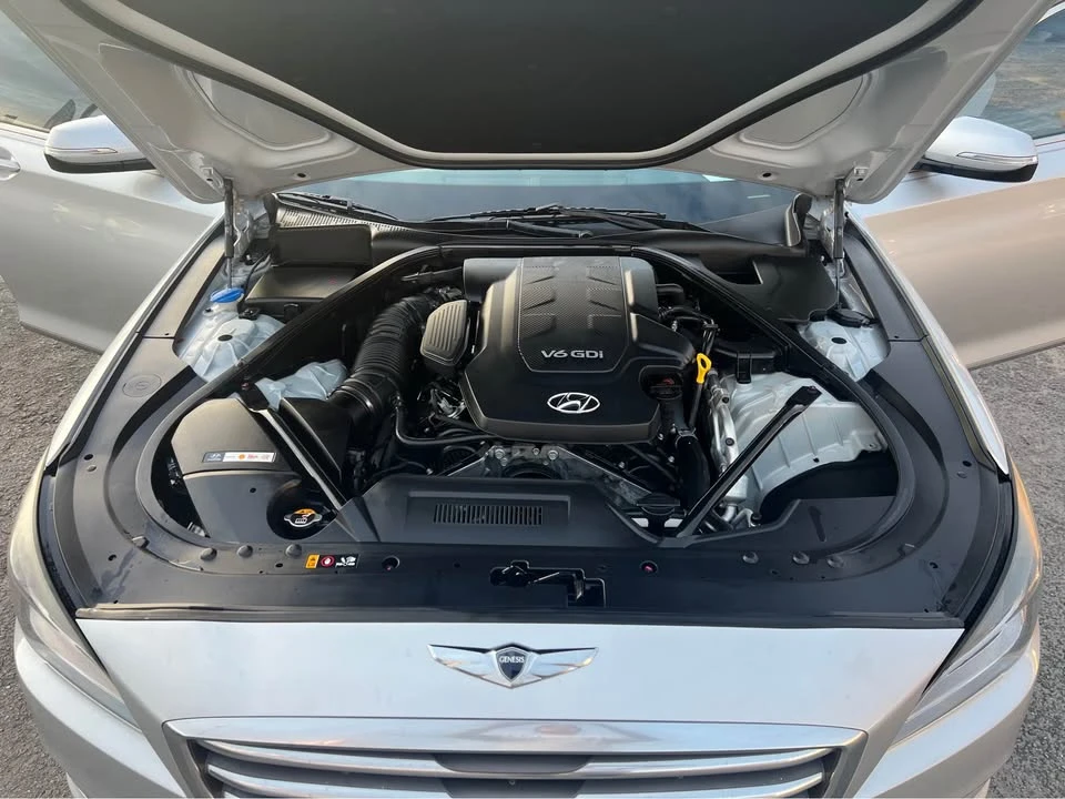 2016 Hyundai Genesis - Image 10 of 20