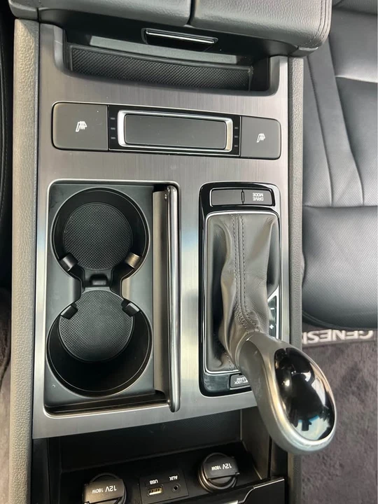 2016 Hyundai Genesis - Image 16 of 20