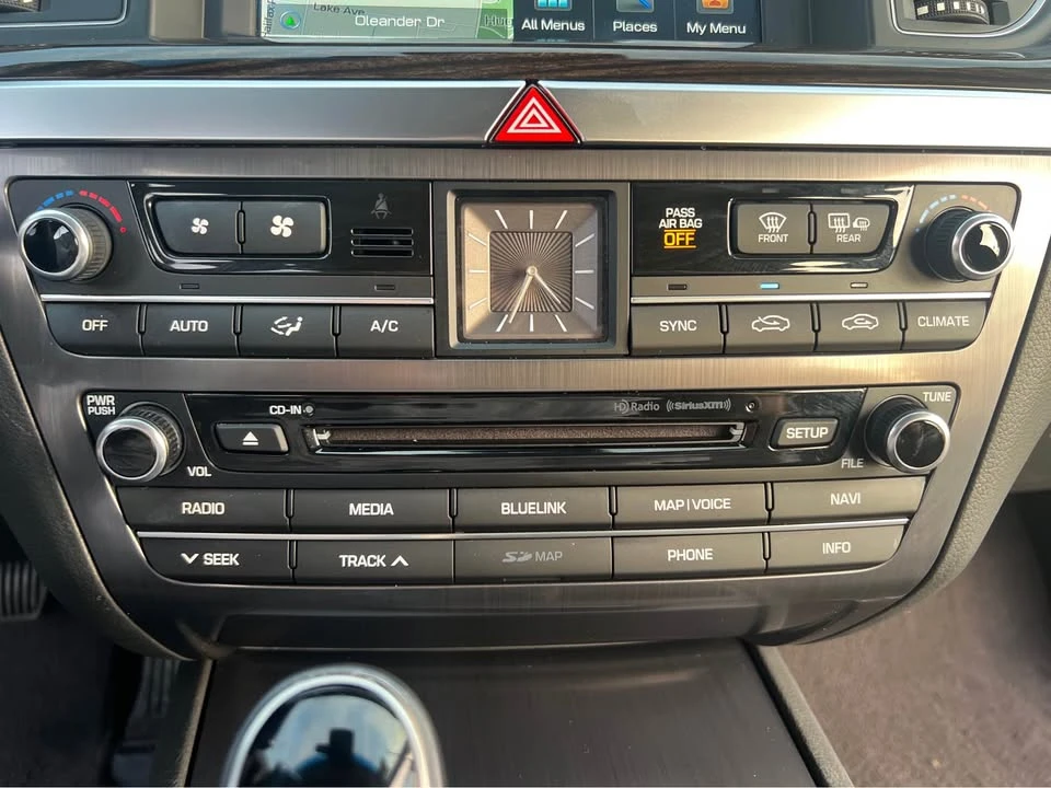 2016 Hyundai Genesis - Image 14 of 20