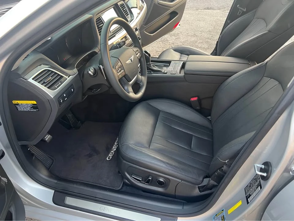 2016 Hyundai Genesis - Image 9 of 20