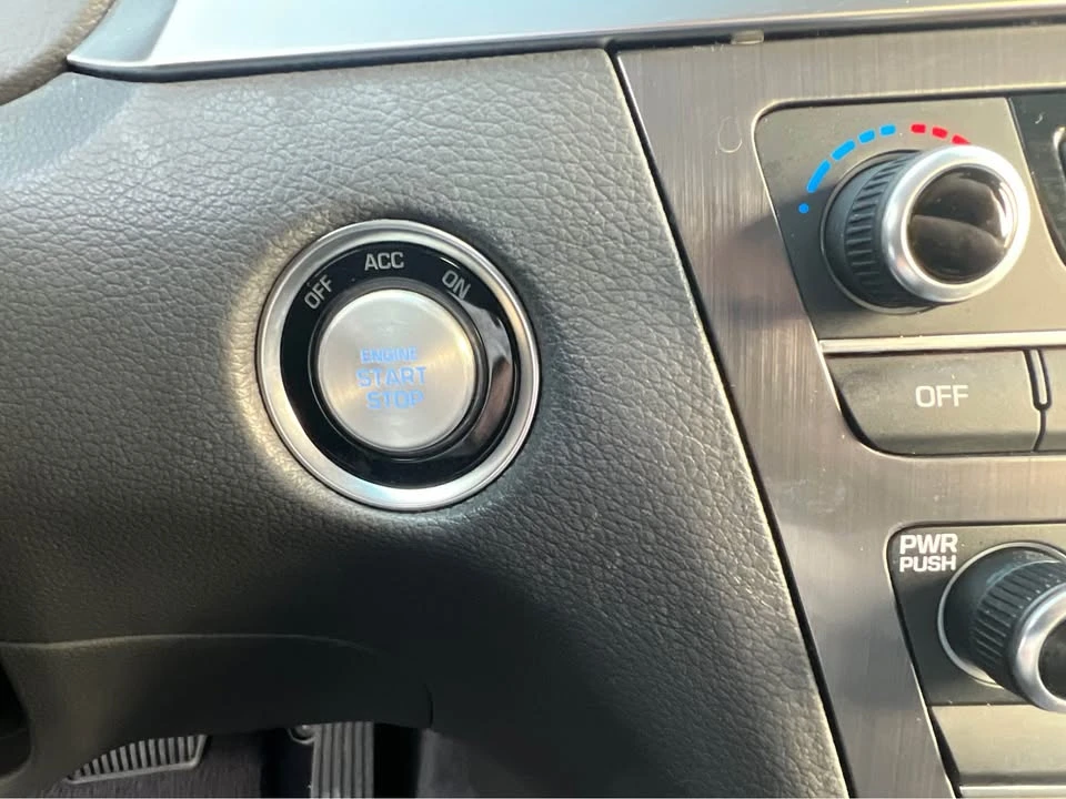 2016 Hyundai Genesis - Image 15 of 20