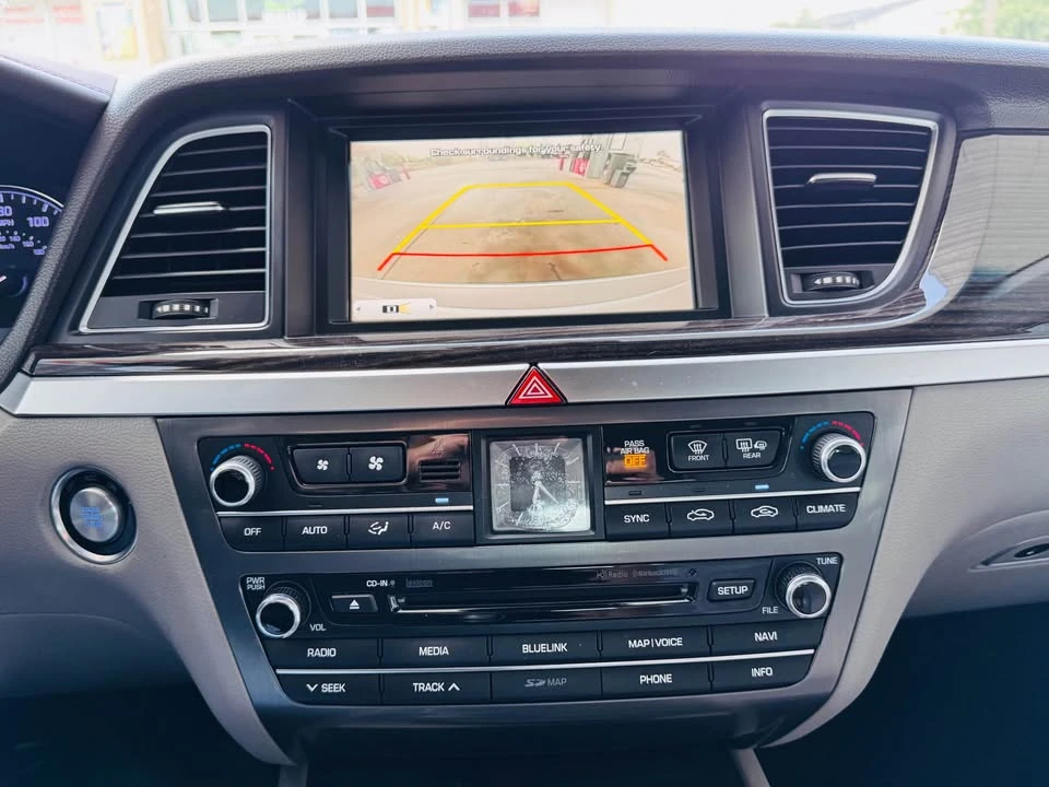 2016 Hyundai Genesis - Image 19 of 20
